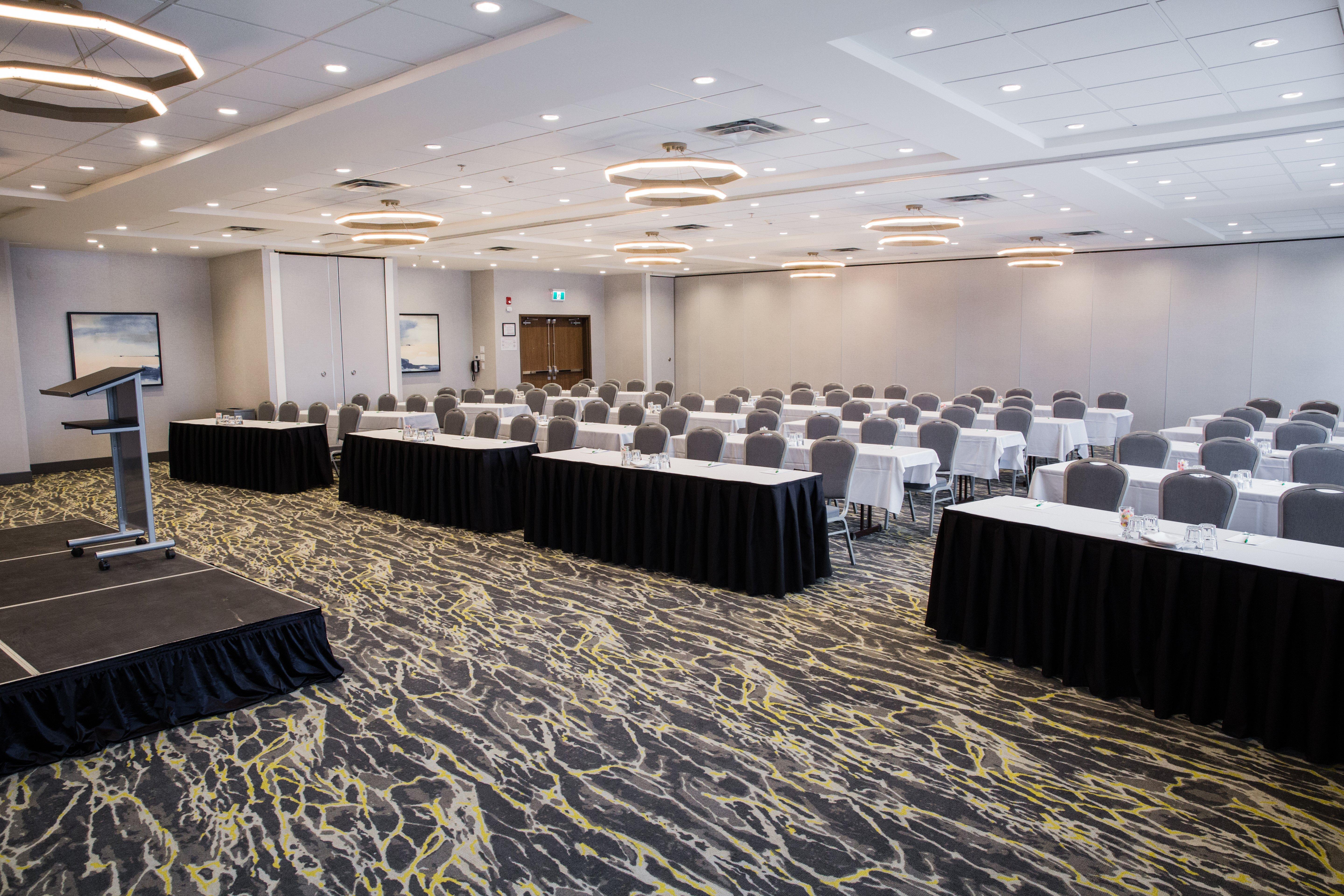 Holiday Inn Calgary South Conference Center Exterior photo